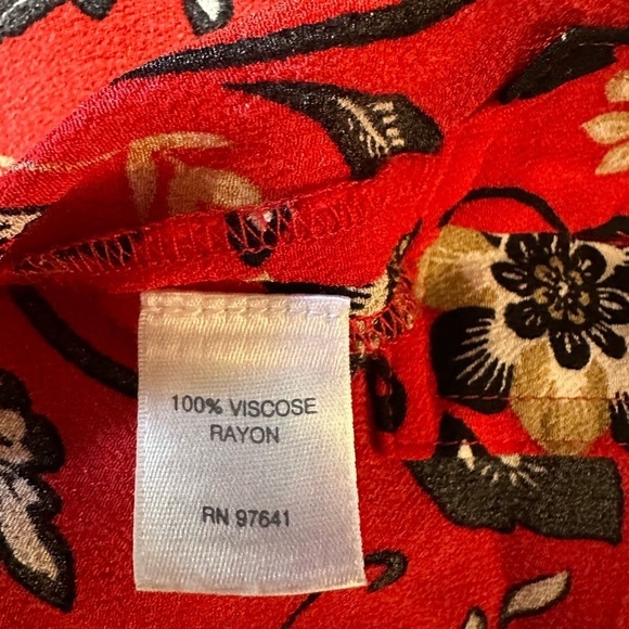 J. Jill Colorful Vibrant Floral's Print Blouse Top Red White Tan Size Medium M - Picture 9 of 9